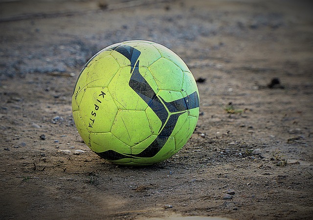 马竞vs瓦伦西亚赛前打出标语：尊重裁判，尊重足球.